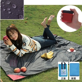 大尺寸防水野餐墊附地釘